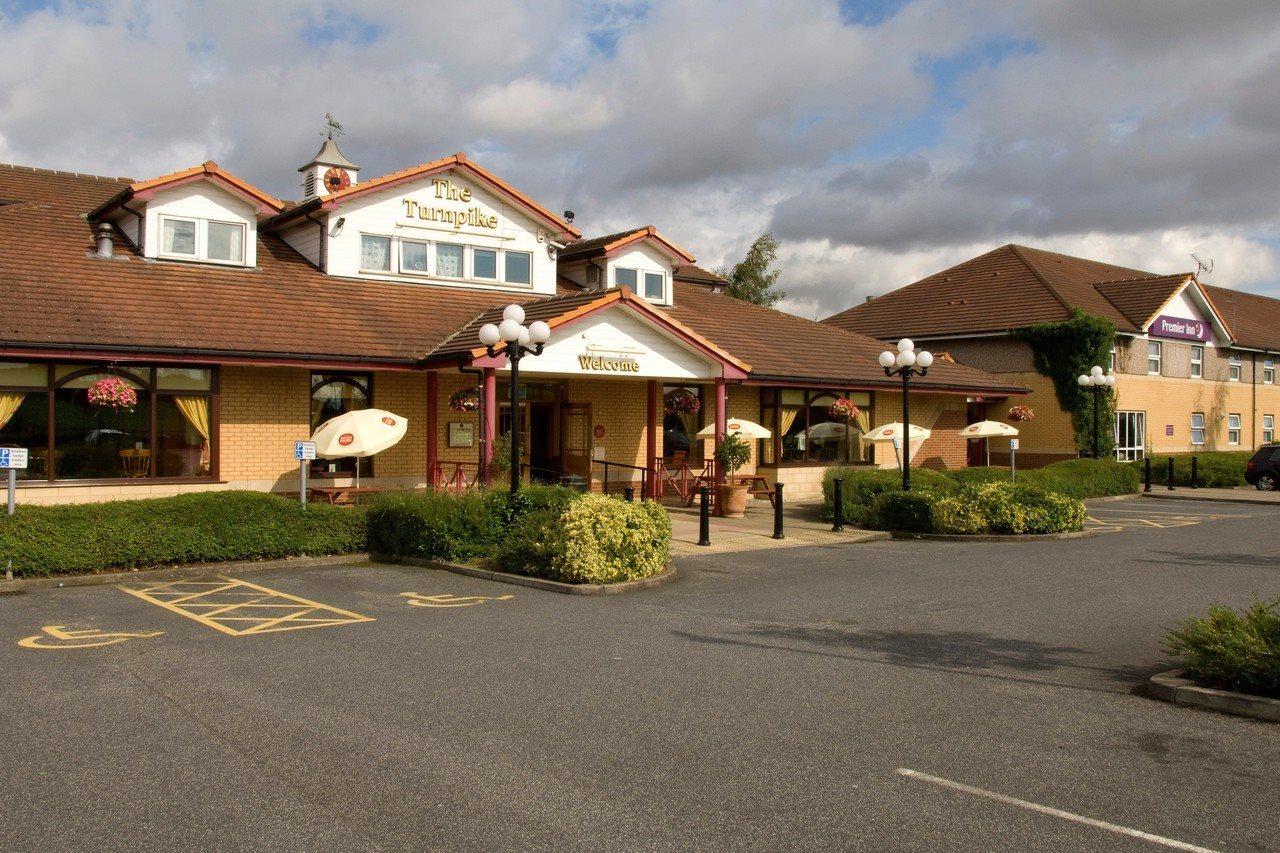 Premier Inn Pontefract North Exterior photo