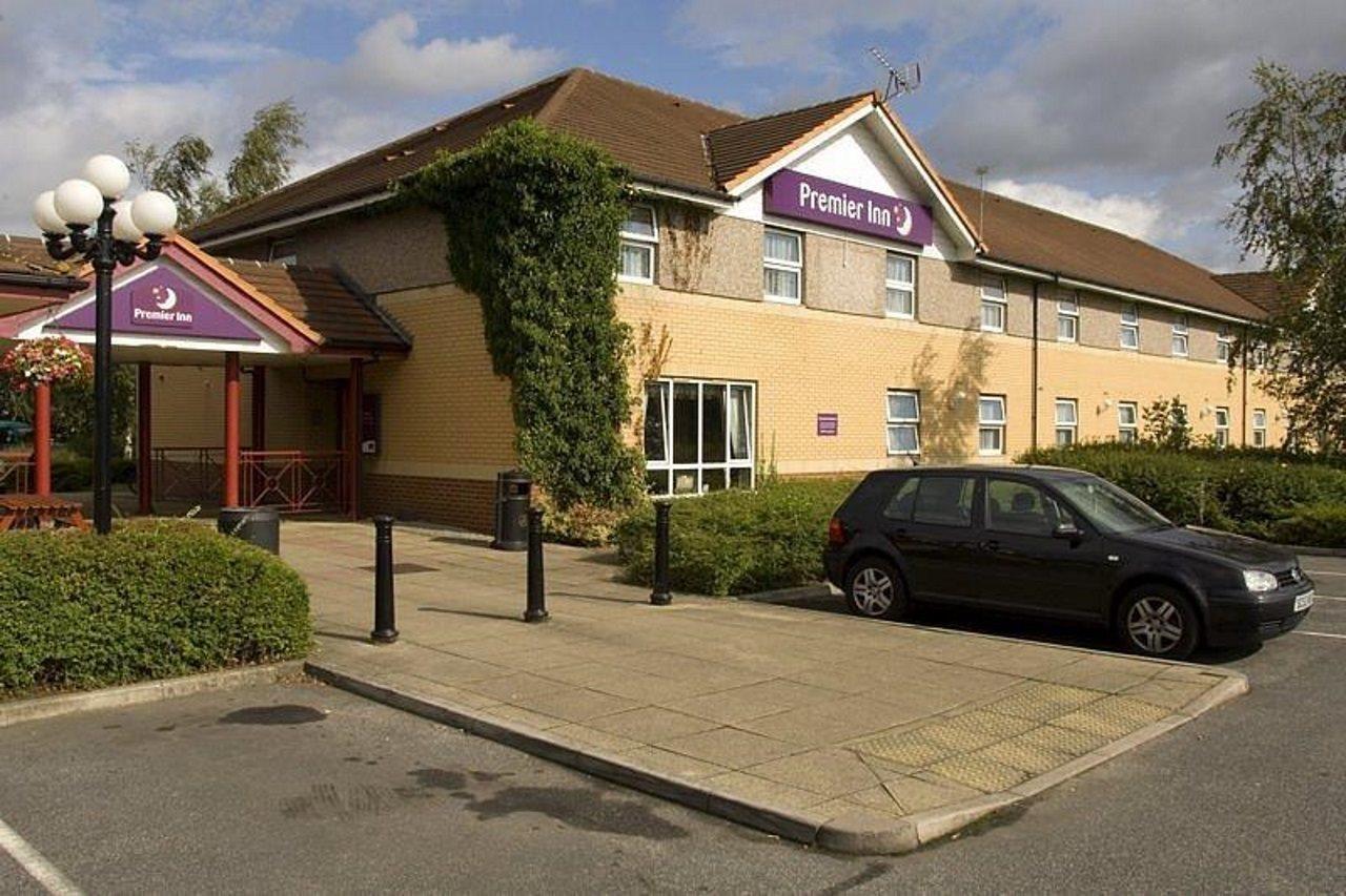 Premier Inn Pontefract North Exterior photo